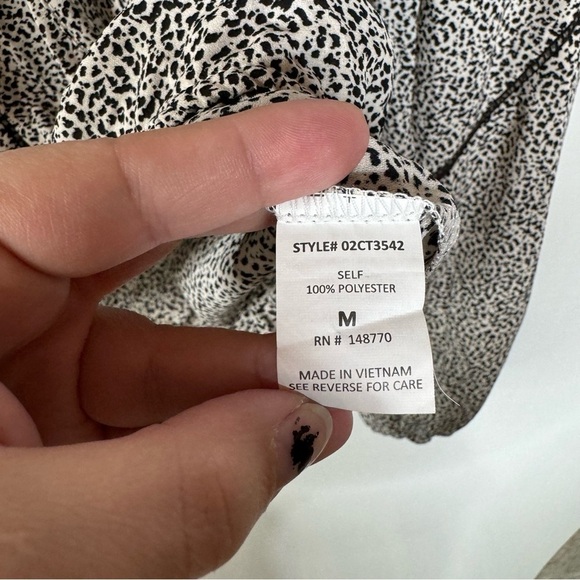 Sienna Sky NWT Wrap Front Blouse Size Medium - Picture 5 of 5